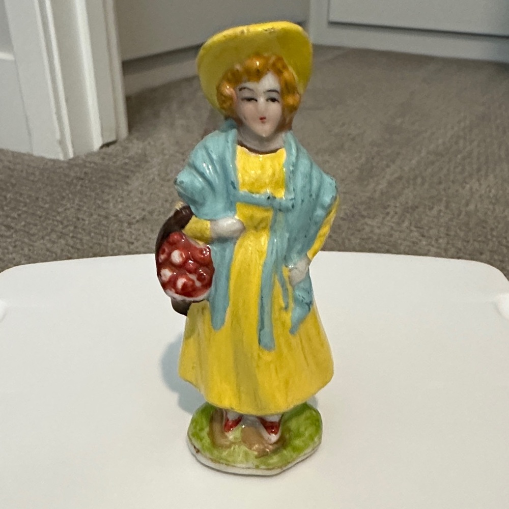 Vintage "Made in Occupied Japan" Ceramic Figurine